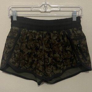 Lululemon low rise tracker shorts black green camo 6